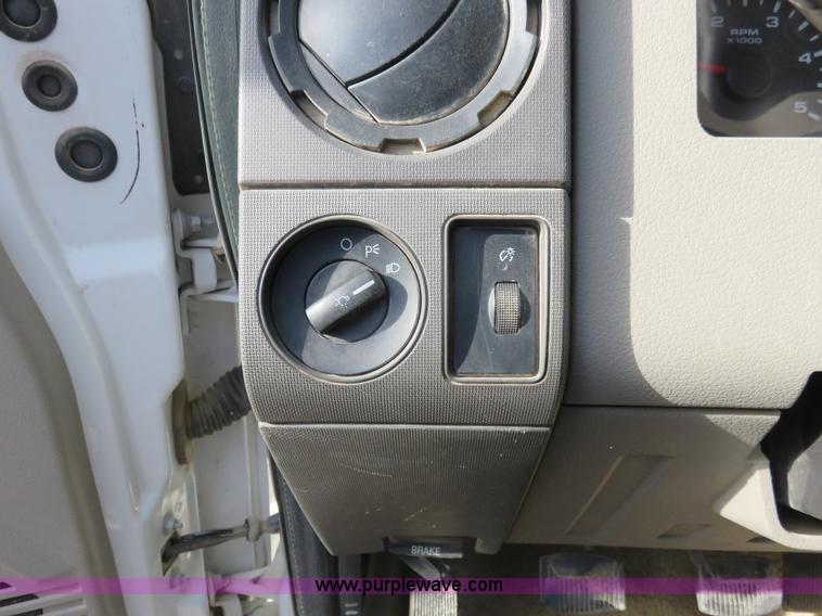 image for item I2313 2008 Ford F450 Super Duty XLT pickup truck