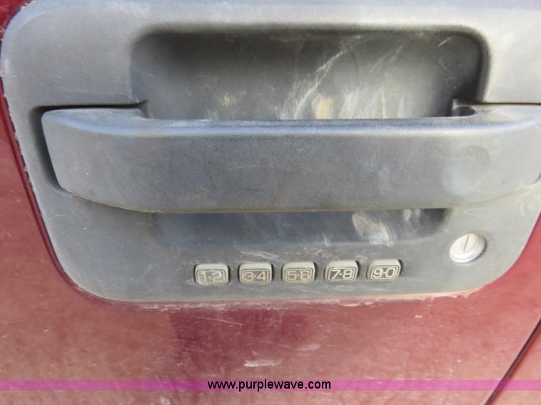 image for item I2314 2005 Ford F150 XLT SuperCab pickup truck