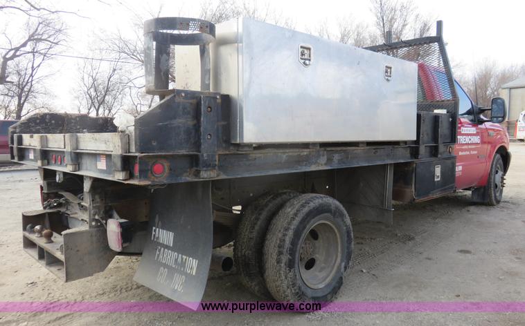 image for item I2316 2001 Ford F350 XL flatbed truck