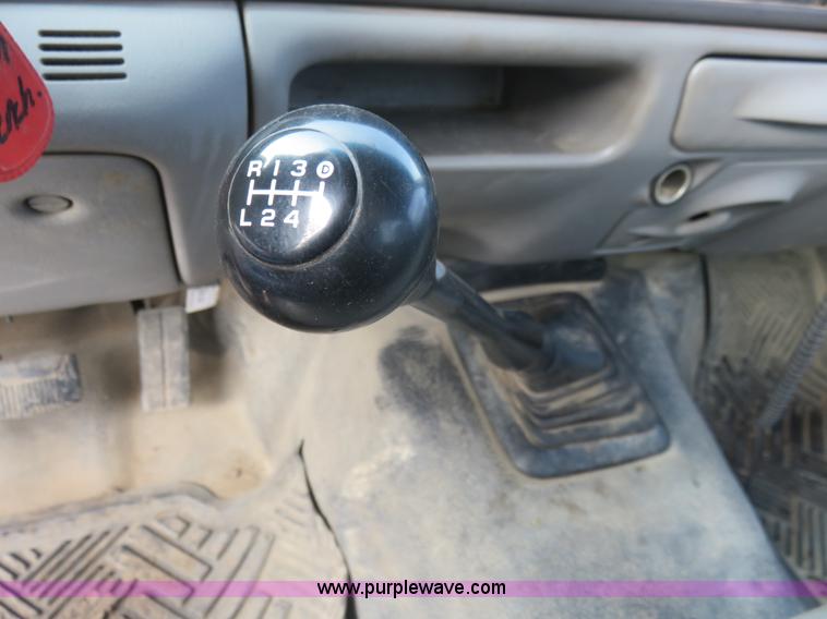 image for item I2316 2001 Ford F350 XL flatbed truck