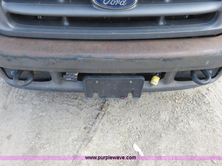 image for item I2316 2001 Ford F350 XL flatbed truck