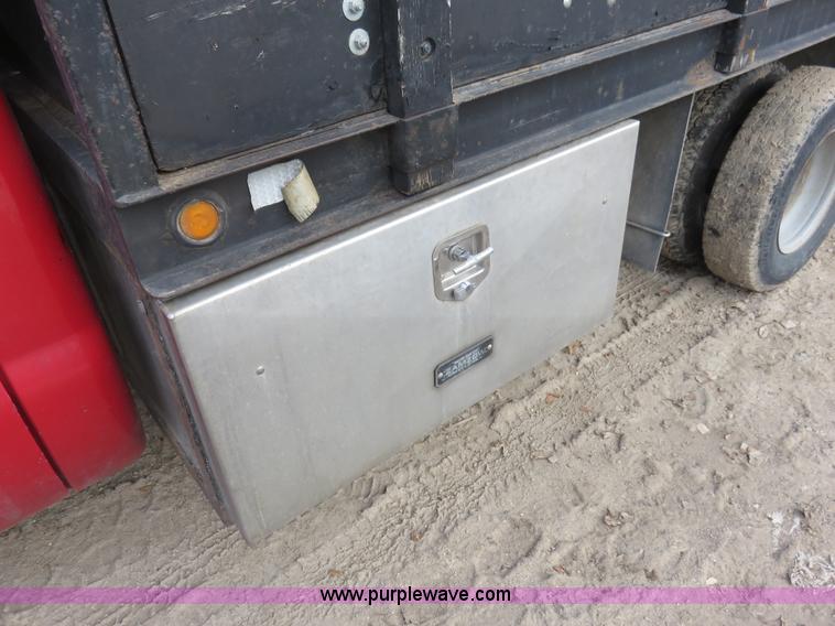 image for item I2316 2001 Ford F350 XL flatbed truck