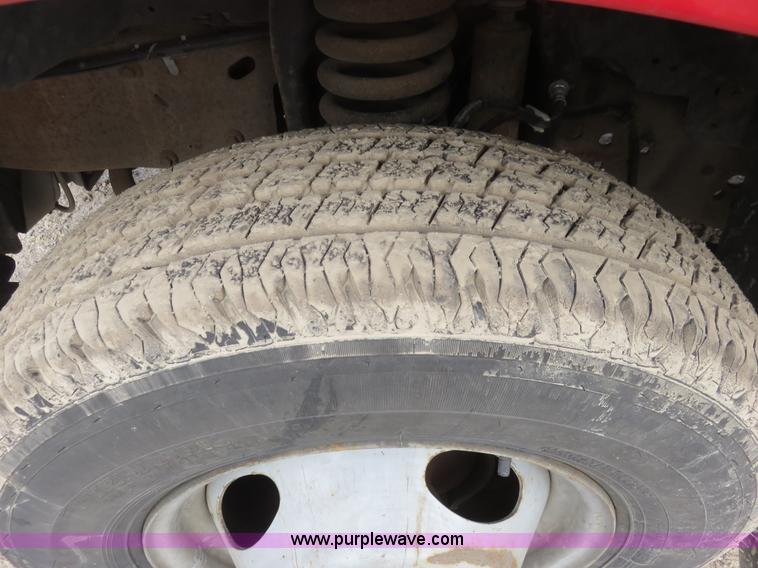 image for item I2316 2001 Ford F350 XL flatbed truck