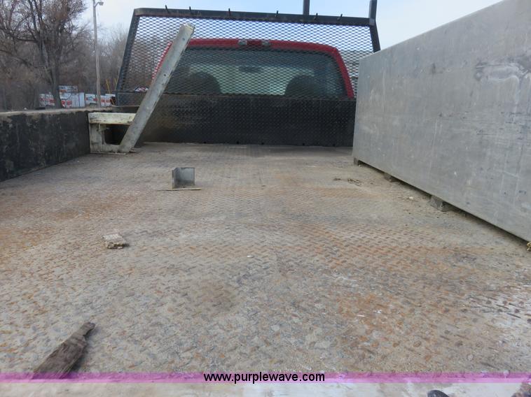 image for item I2316 2001 Ford F350 XL flatbed truck