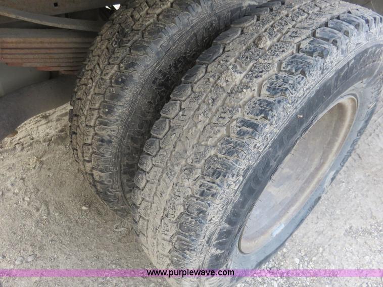 image for item I2316 2001 Ford F350 XL flatbed truck