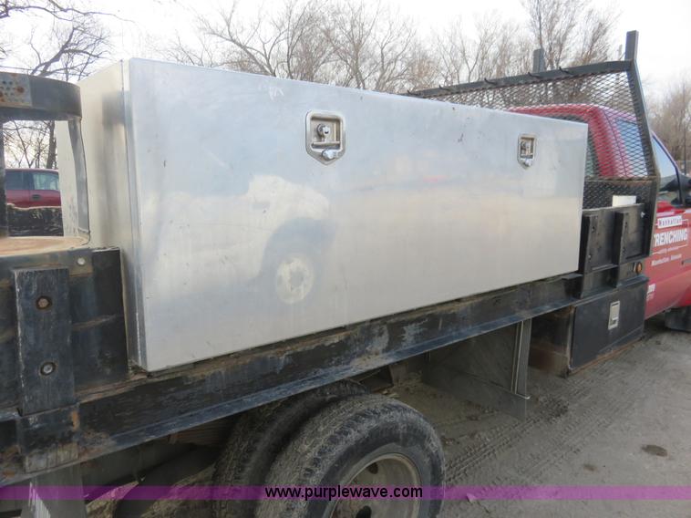 image for item I2316 2001 Ford F350 XL flatbed truck