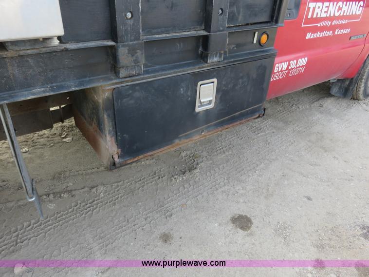 image for item I2316 2001 Ford F350 XL flatbed truck