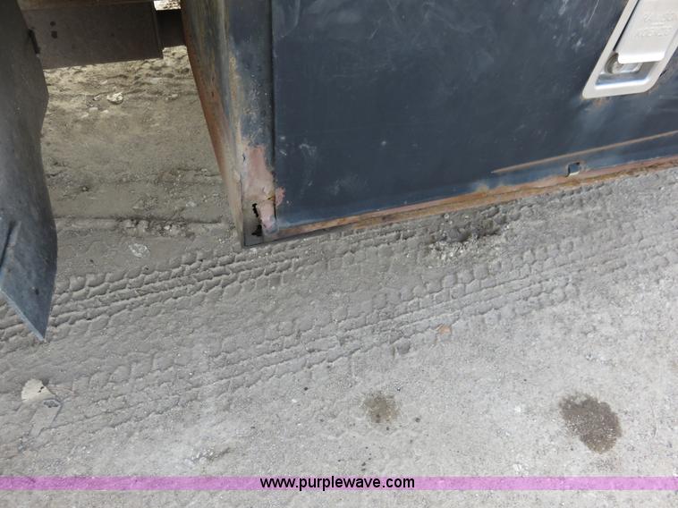 image for item I2316 2001 Ford F350 XL flatbed truck