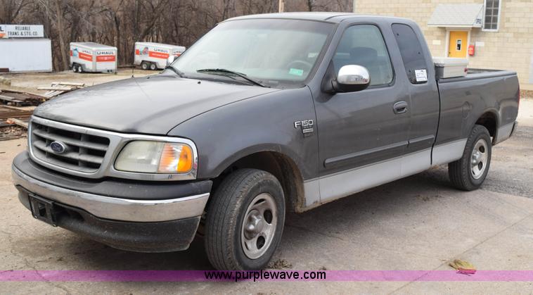 image for item I2335 2002 Ford F150 XLT SuperCab pickup truck