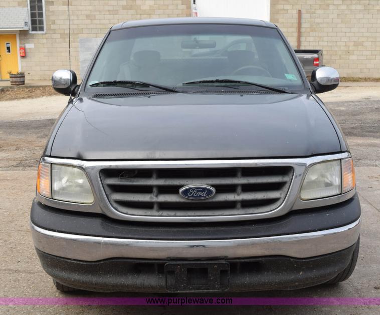 image for item I2335 2002 Ford F150 XLT SuperCab pickup truck