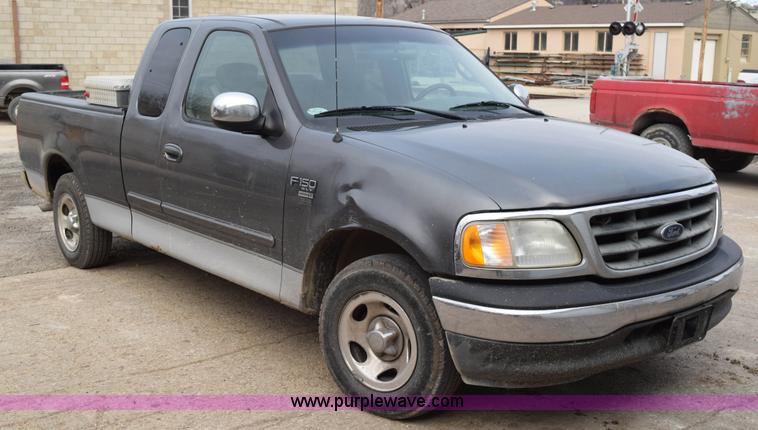 image for item I2335 2002 Ford F150 XLT SuperCab pickup truck