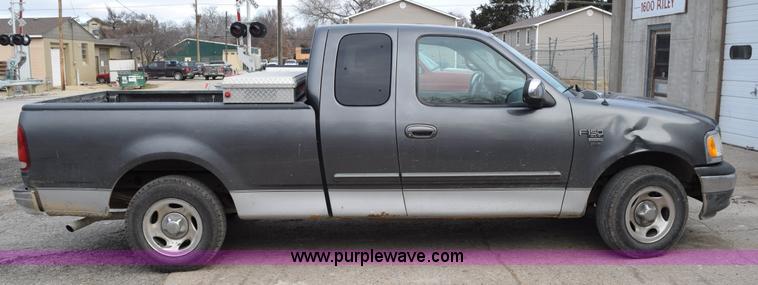 image for item I2335 2002 Ford F150 XLT SuperCab pickup truck