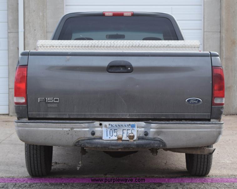 image for item I2335 2002 Ford F150 XLT SuperCab pickup truck