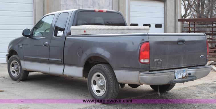 image for item I2335 2002 Ford F150 XLT SuperCab pickup truck