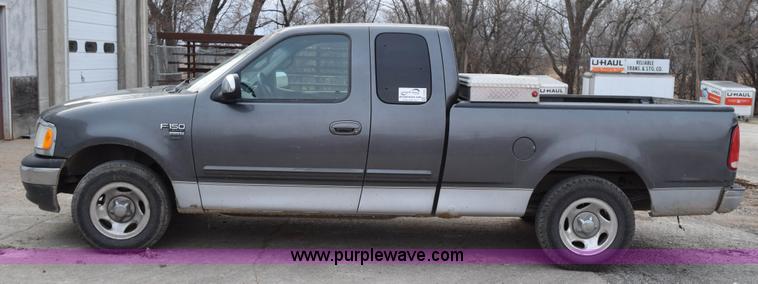 image for item I2335 2002 Ford F150 XLT SuperCab pickup truck