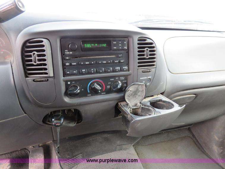 image for item I2335 2002 Ford F150 XLT SuperCab pickup truck