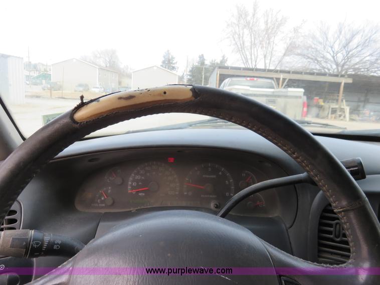 image for item I2335 2002 Ford F150 XLT SuperCab pickup truck