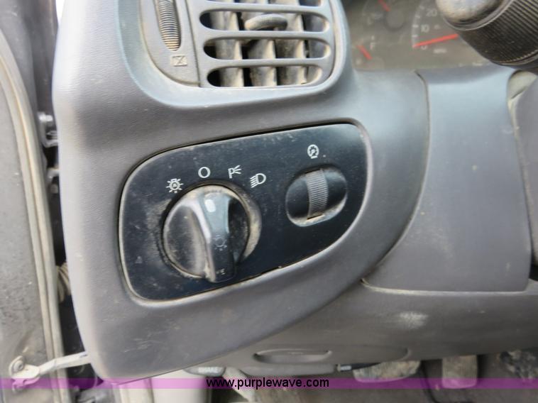 image for item I2335 2002 Ford F150 XLT SuperCab pickup truck