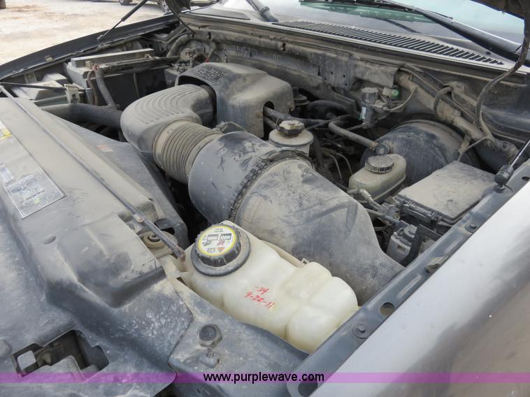 image for item I2335 2002 Ford F150 XLT SuperCab pickup truck