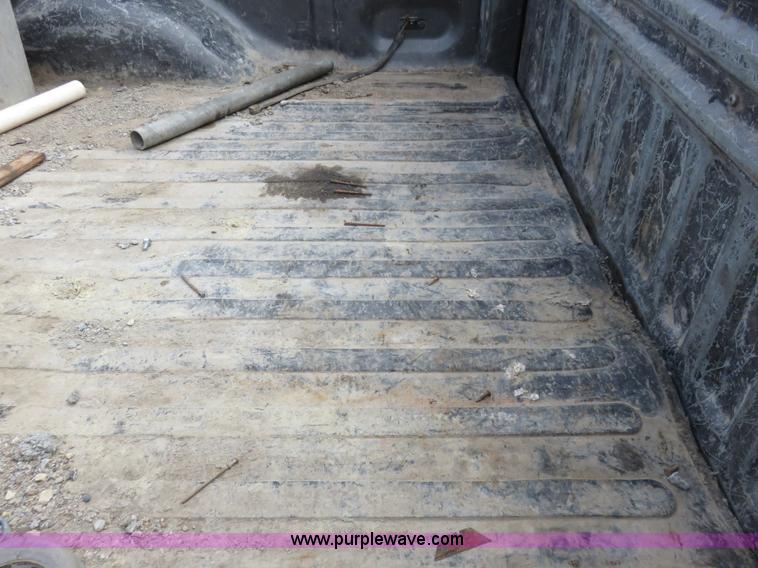 image for item I2335 2002 Ford F150 XLT SuperCab pickup truck