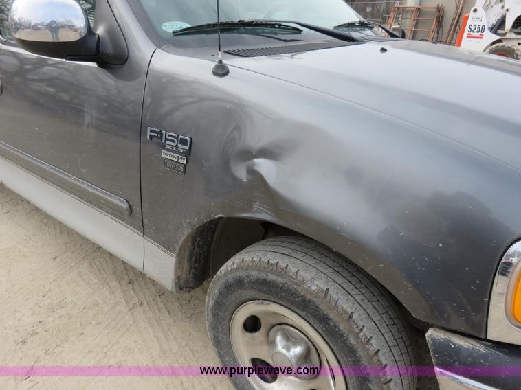 image for item I2335 2002 Ford F150 XLT SuperCab pickup truck