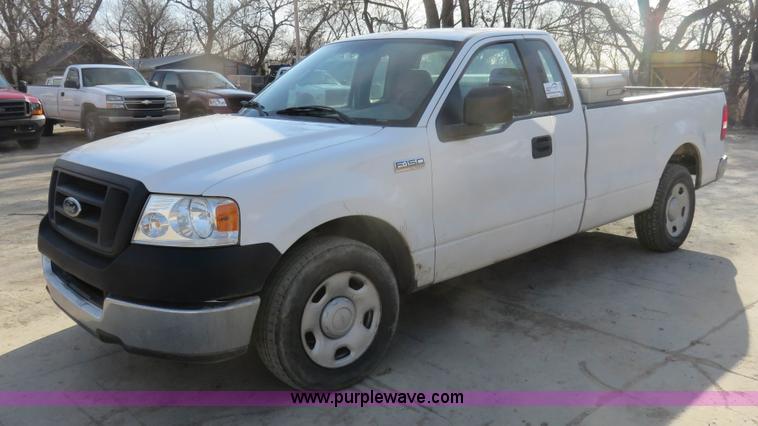 image for item I2342 2005 Ford F150 XL pickup truck