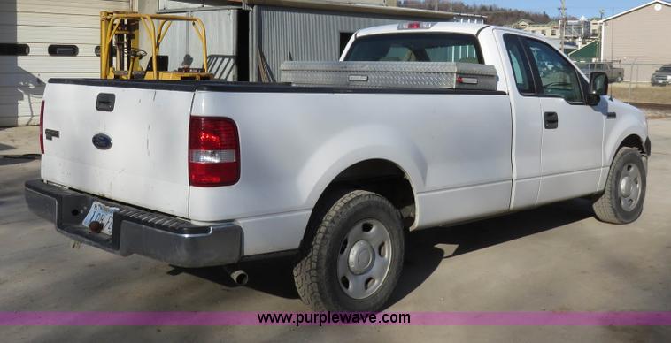 image for item I2342 2005 Ford F150 XL pickup truck