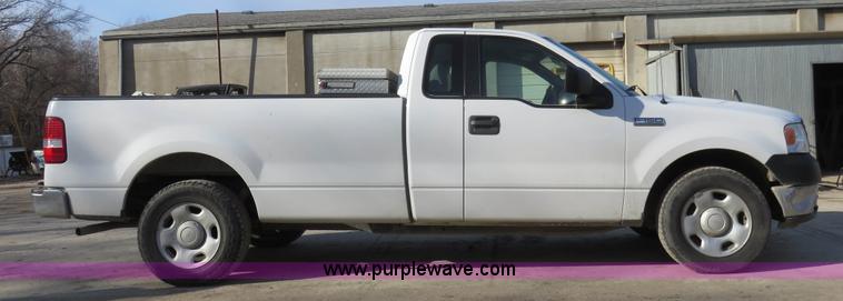 image for item I2342 2005 Ford F150 XL pickup truck