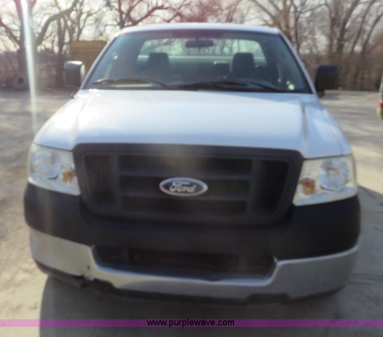 image for item I2342 2005 Ford F150 XL pickup truck
