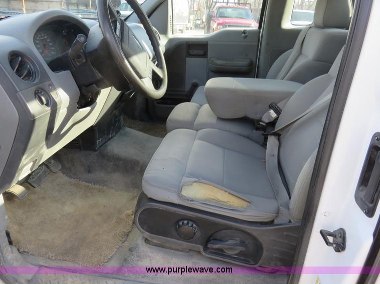 image for item I2342 2005 Ford F150 XL pickup truck