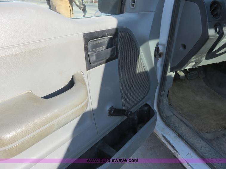 image for item I2342 2005 Ford F150 XL pickup truck