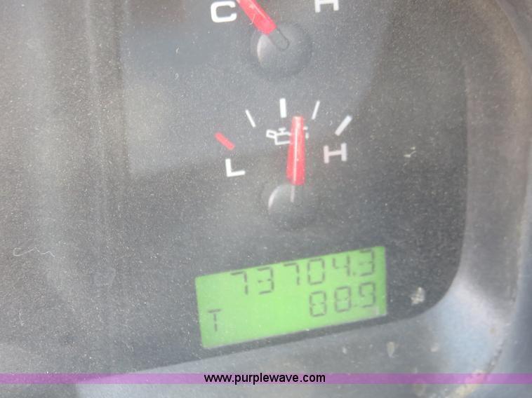 image for item I2342 2005 Ford F150 XL pickup truck