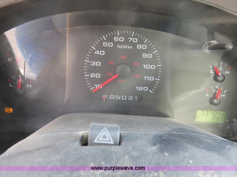 image for item I2342 2005 Ford F150 XL pickup truck