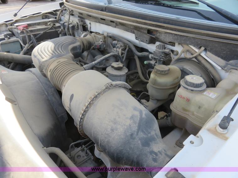 image for item I2342 2005 Ford F150 XL pickup truck