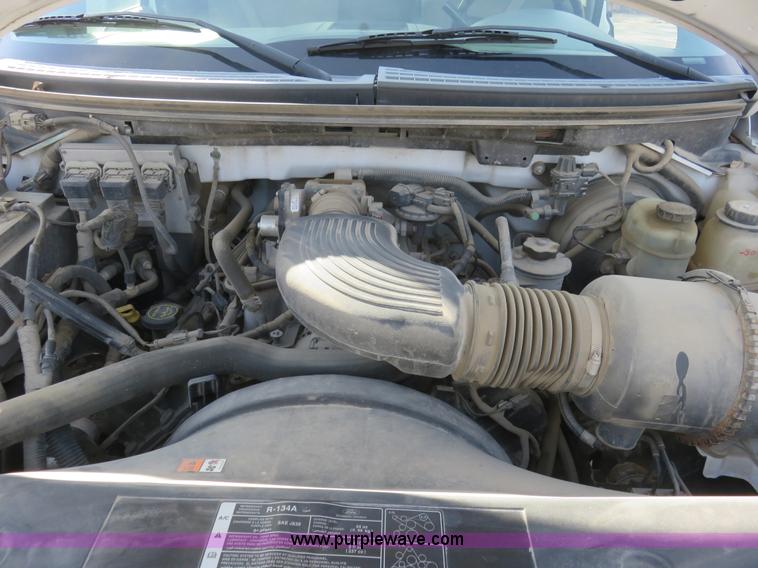 image for item I2342 2005 Ford F150 XL pickup truck