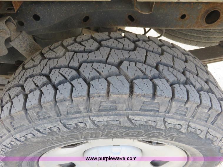 image for item I2342 2005 Ford F150 XL pickup truck