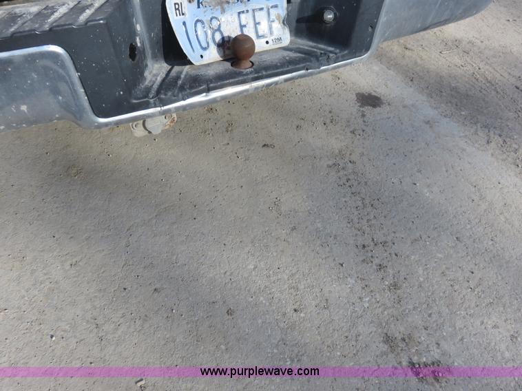 image for item I2342 2005 Ford F150 XL pickup truck