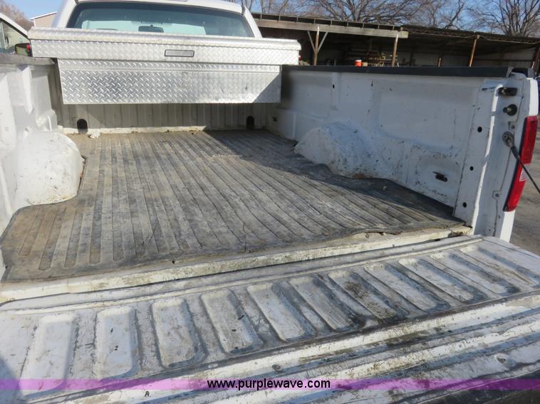 image for item I2342 2005 Ford F150 XL pickup truck