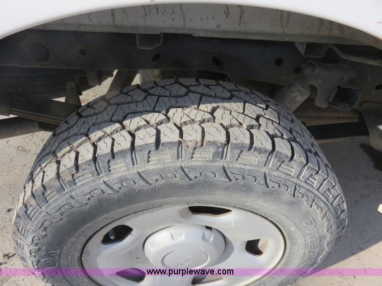 image for item I2342 2005 Ford F150 XL pickup truck