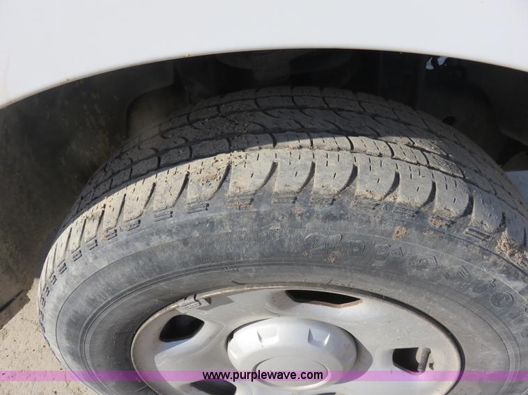 image for item I2342 2005 Ford F150 XL pickup truck