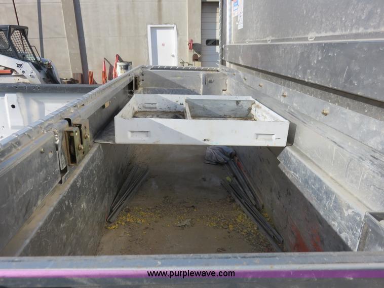 image for item I2342 2005 Ford F150 XL pickup truck