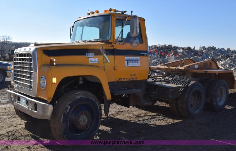 image for item I2367 1980 Ford 9000 semi truck