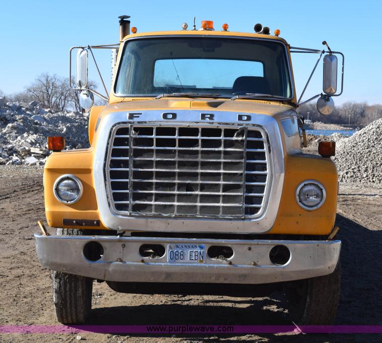 image for item I2367 1980 Ford 9000 semi truck