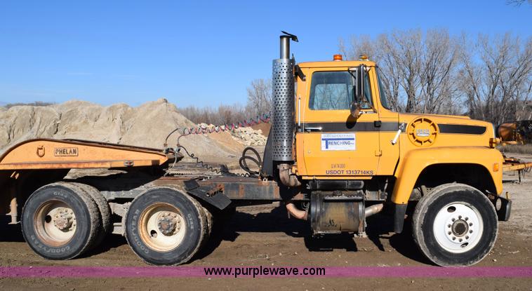 image for item I2367 1980 Ford 9000 semi truck