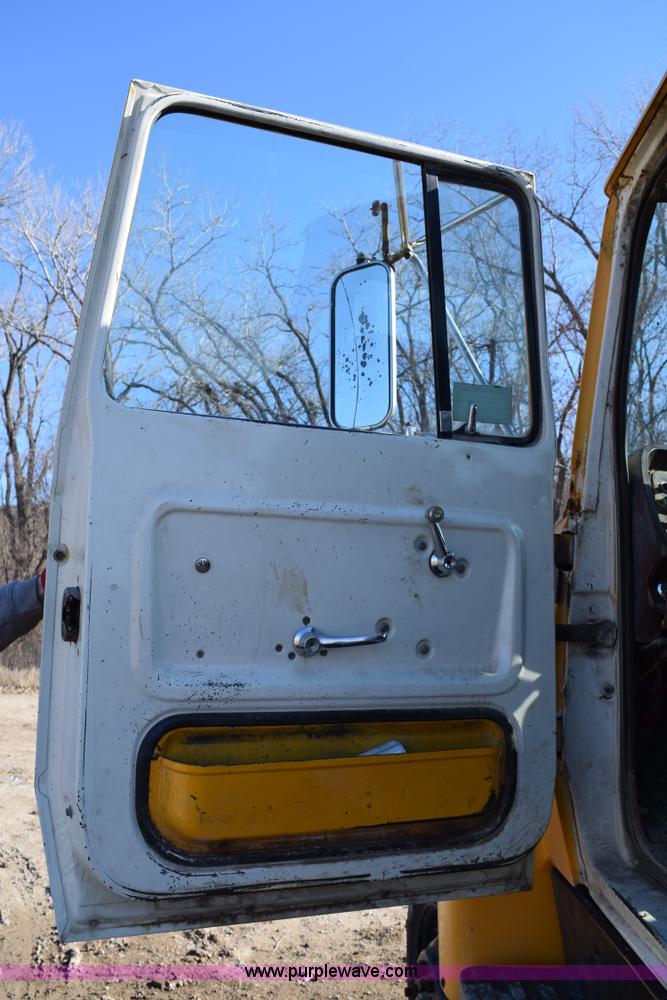 image for item I2367 1980 Ford 9000 semi truck