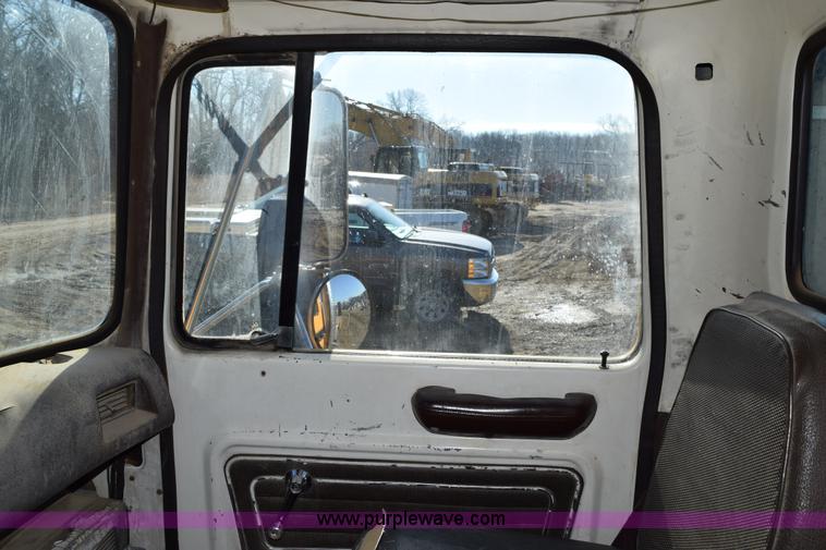 image for item I2367 1980 Ford 9000 semi truck