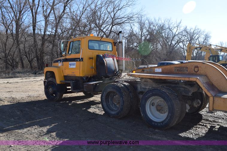 image for item I2367 1980 Ford 9000 semi truck