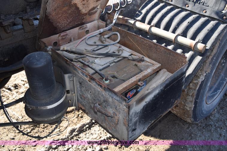 image for item I2367 1980 Ford 9000 semi truck