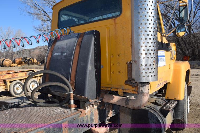 image for item I2367 1980 Ford 9000 semi truck