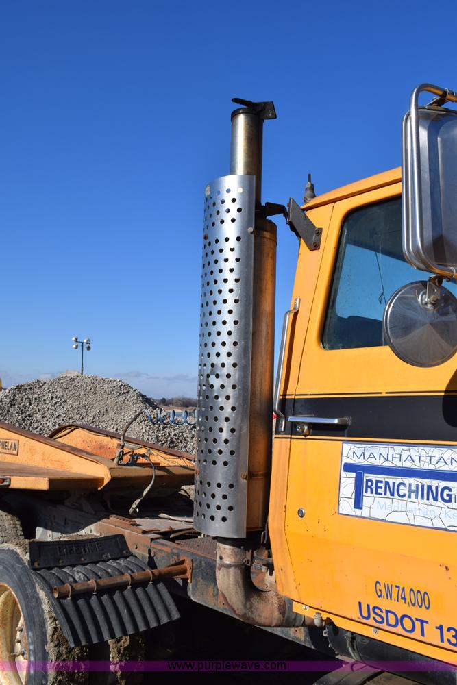 image for item I2367 1980 Ford 9000 semi truck